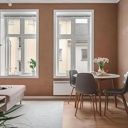 Lovely Townhouse Close To The Centre شقة